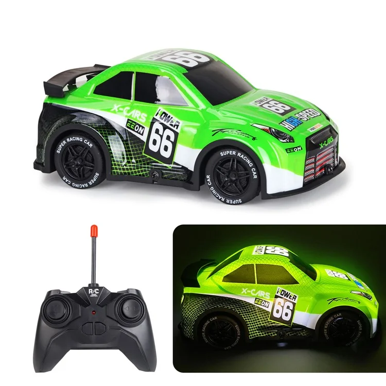 Q240 1 / 24 2WD Remote Control Racing Auto Per Bambini Toy rc Auto Con Luce Fresca - Verde