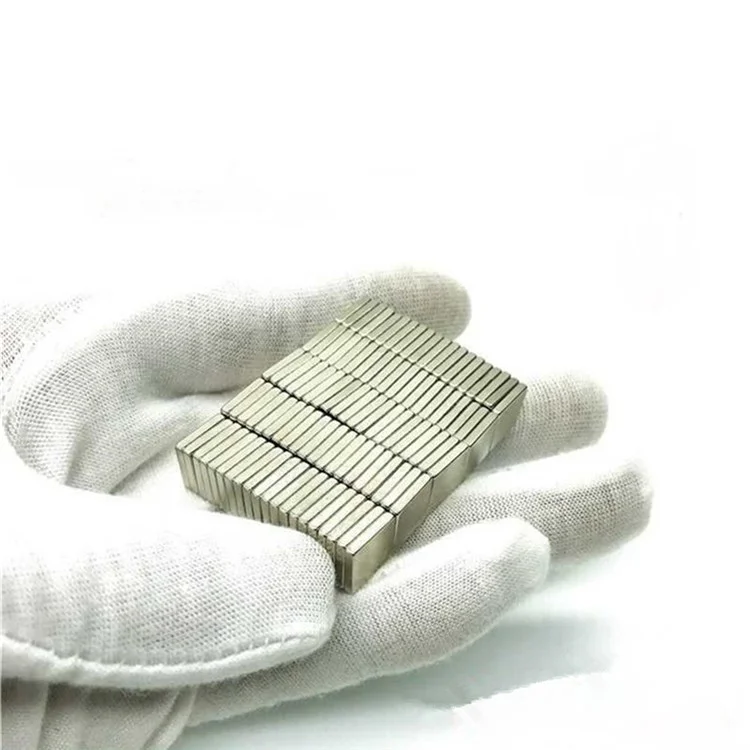 50 PIEZAS Imán rectangular de neodimio superpoderoso NdFeB de 10x10x2mm