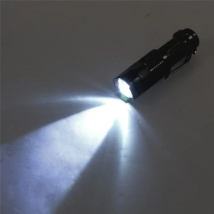 XLD-006G Outdoor CREE LED Flashlight 10W 1100LM 200m Light Range - Army Green Camouflage