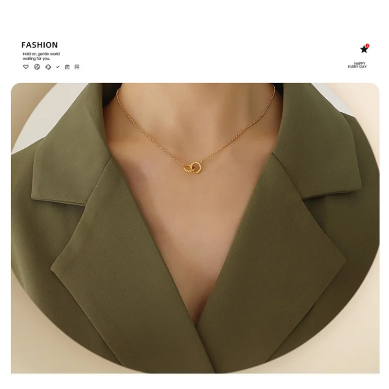Collana con Pendente Cerchi Intrecciati di Lusso in Acciaio Titanio Placcato Oro, Catena Versatile e di Moda 40+5 cm