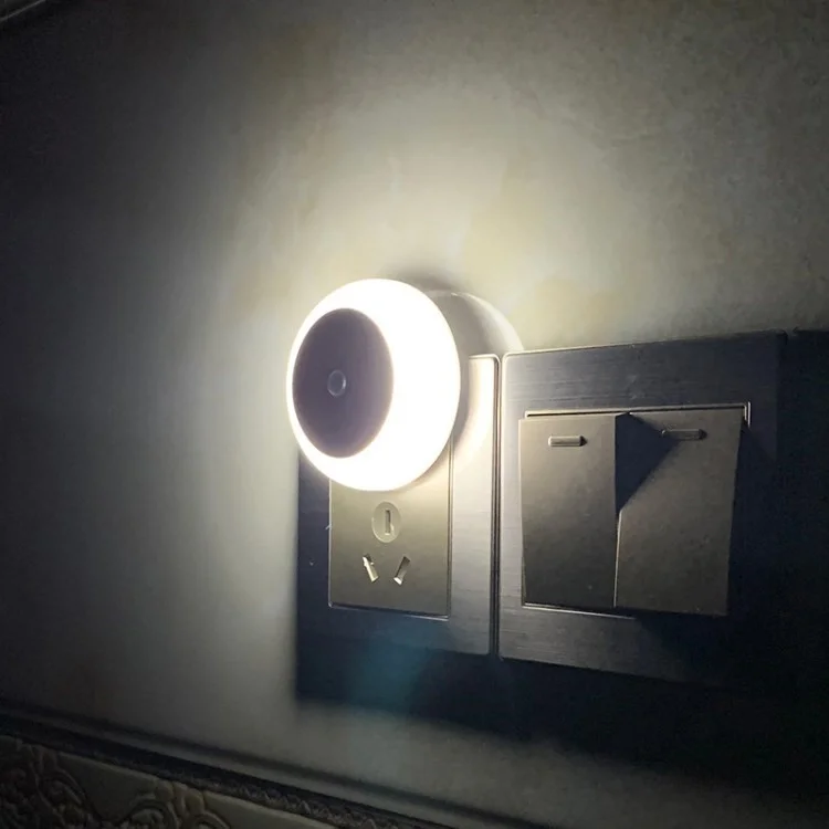 Smart Sensación de Pared Enchufe la Luz de la Noche Del Enchufo Para la Cocina Del Baño de Dormitorio - Redondo / Luz Blanca / Enchufe de Ee. Uu.